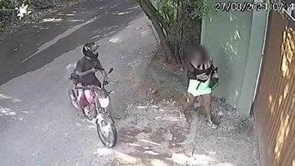 Mulher é surpreendida por assaltante em Itapuã e toma atitude que poderia lhe custar a vida