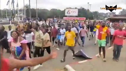 Gabon'da darbe destekçileri sokağa döküldü