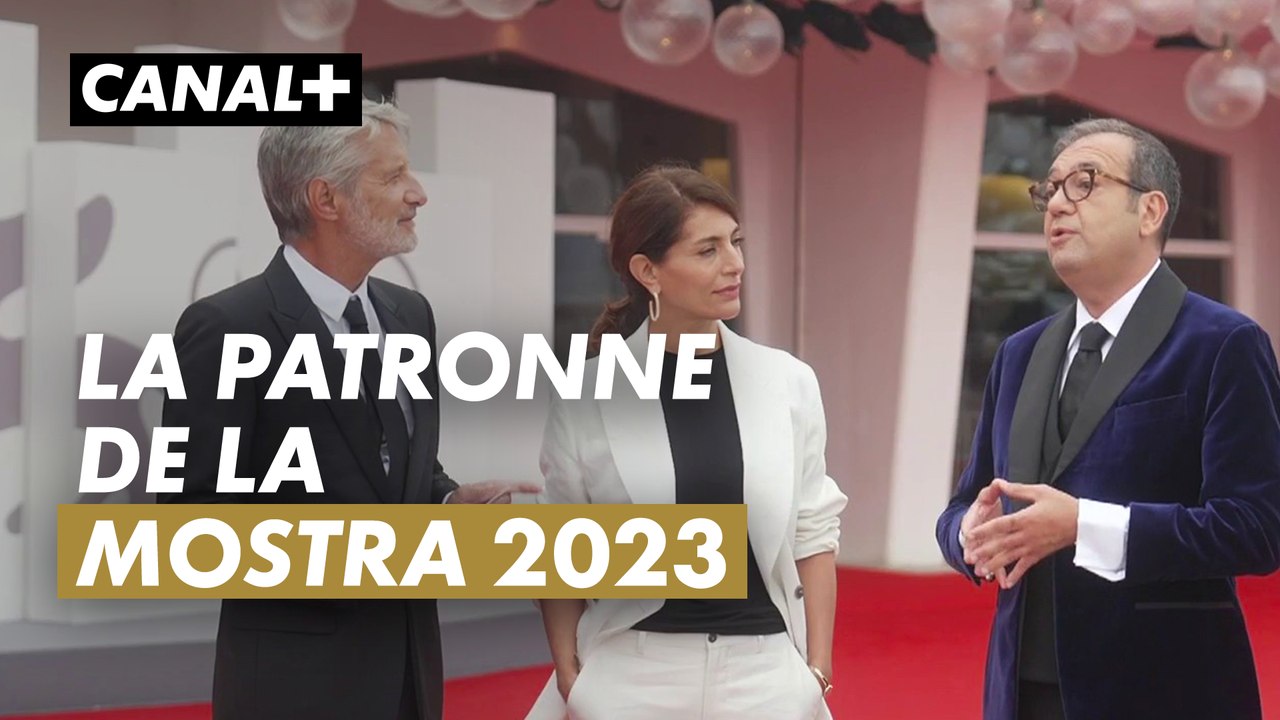 "La Padrona di Casa", Caterina Murino, maîtresse de cérémonie de la #Mostra2023 avec Antoine de Caunes et Didier Allouch