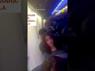 Vídeo mostra passageiros em pânico durante turbulência em voo na Espanha