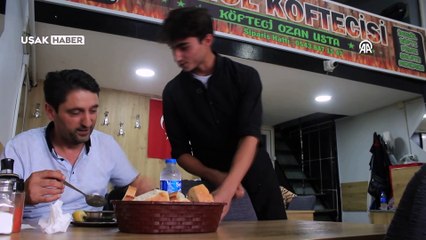 Uşak'ta soluk borusuna yemek kaçan kişiyi lokantada staj yapan öğrenci kurtardı