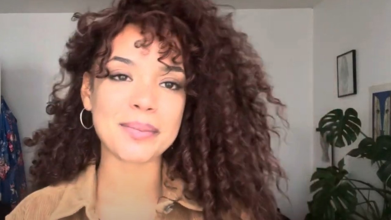 Voici - Un si grand soleil : qui est Mariel-Louise Compain qui incarne Noura, la copine d'Achille ?