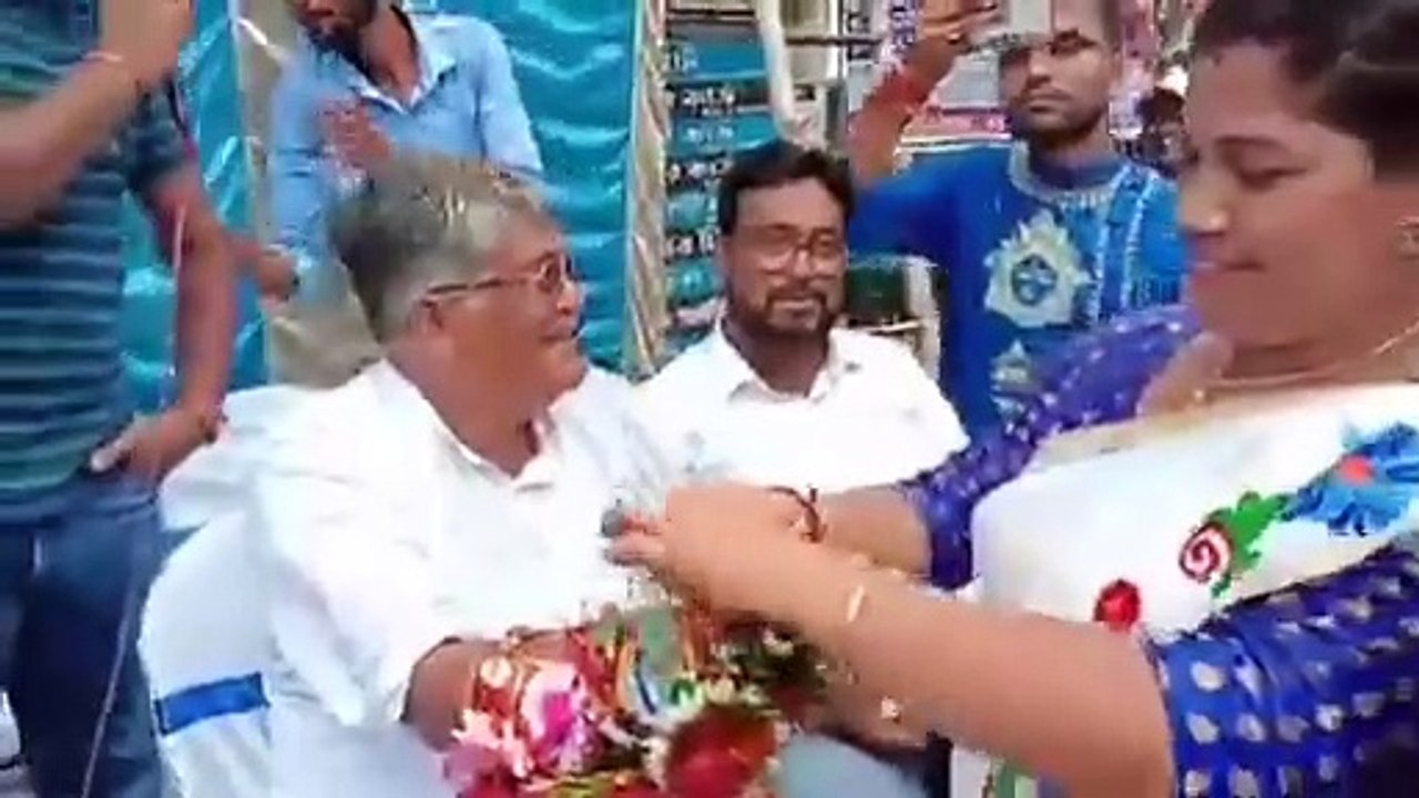 बहनों ने बांधी भाई की कलाई पर राखी