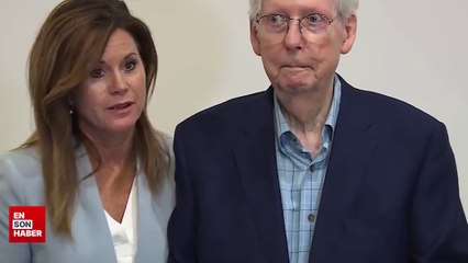 ABD’li senatör McConnell, basın toplantısı sırasında yine dondu kaldı