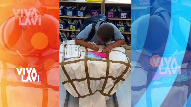 Maestras decoran sus vestidos con dibujos de sus alumnos