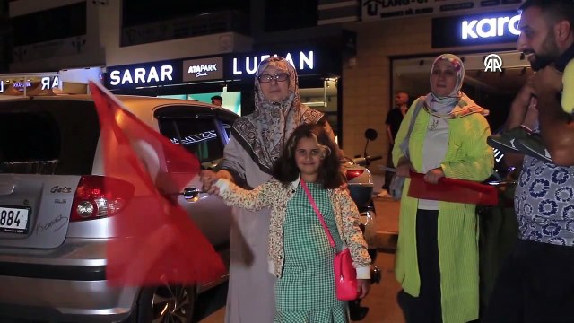 Uşak'ta 30 Ağustos Zaferi'nin 101. yıl dönümü dolayısıyla fener alayı yürüyüşü yapıldı