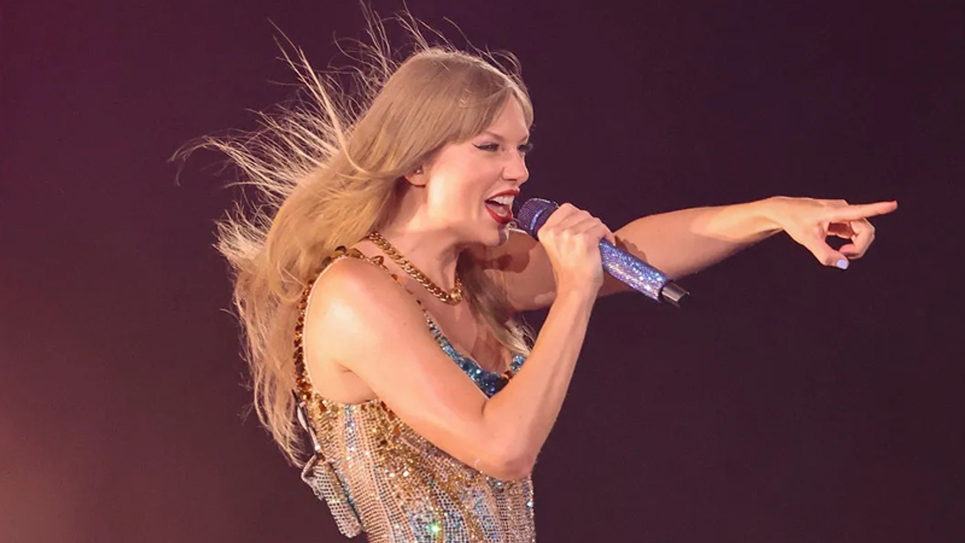⁣Taylor Swift Becomes First Female Artist to Hit 100 Million Monthly Spotify Listeners | THR News Vid