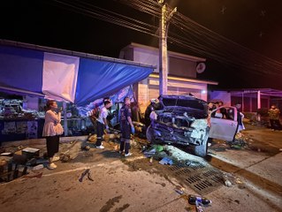 เปิดคลิปนาทีชีวิต  กระบะ"ดีแม็ก"ซิ่งหลบหมา รถพุ่งชนเสาไฟ สังเวย 2 ชีวิต