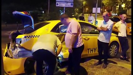 Üsküdar'da dolmuş ve taksinin çarpışması sonucu 3 kişi yaralandı