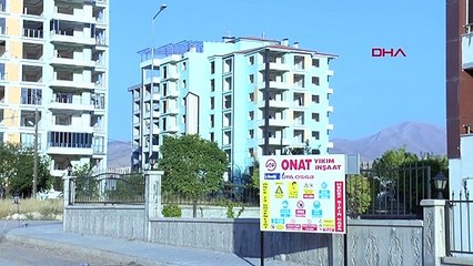 Un immeuble de 9 étages endommagé lors du tremblement de terre à Malatya s'est effondré à la dynamite