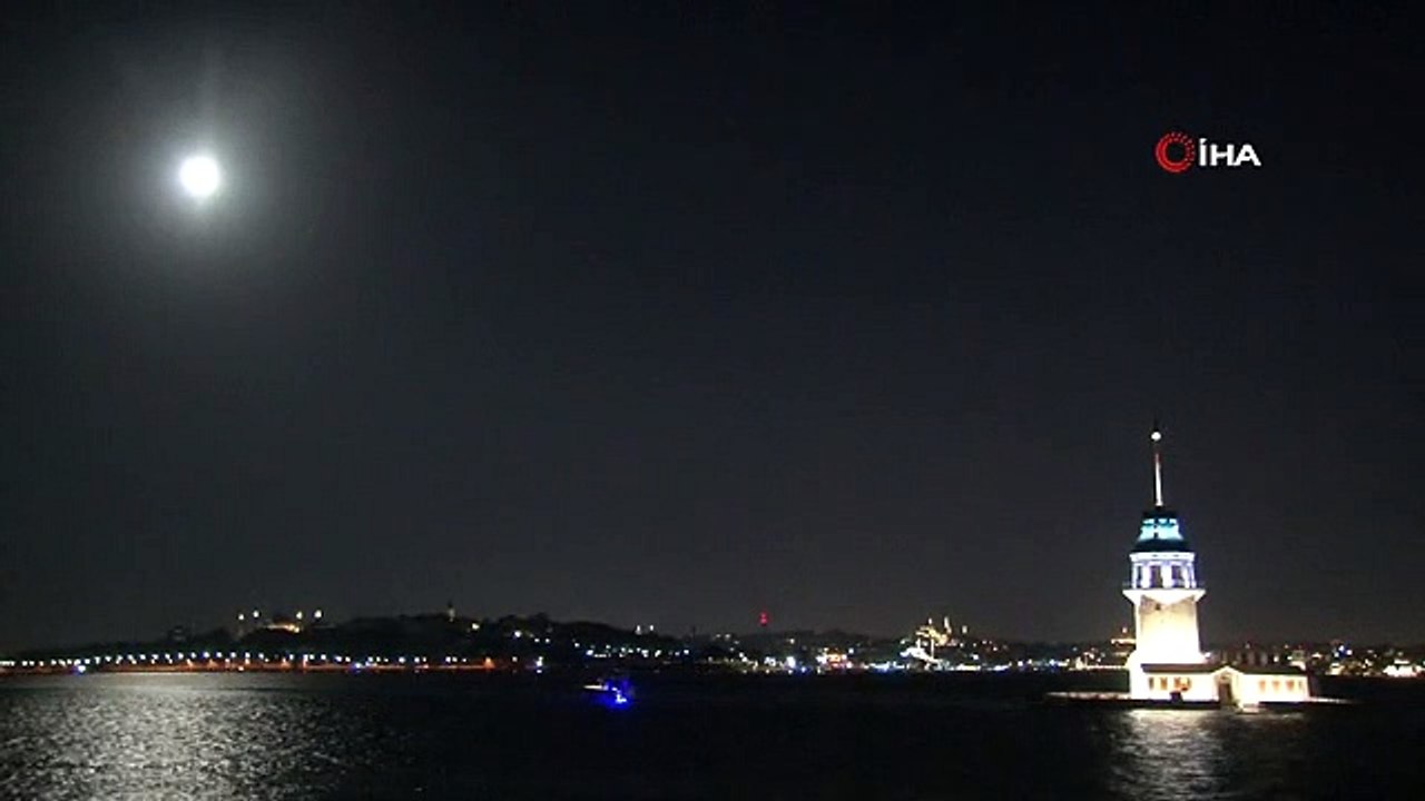 La vue de la ＂Super Blue Moon＂ à Istanbul est époustouflante