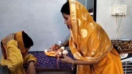 पूर्वी चंपारण: बहनों ने तिलक लगाकर भाइयों की कलाई पर बांधी राखी, देखें वीडियो