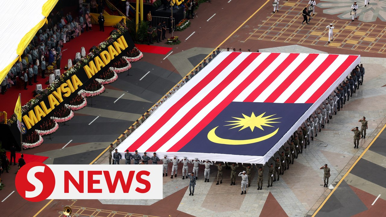 National Day: Sign language interpreters join gold medallist in reciting Rukun Negara