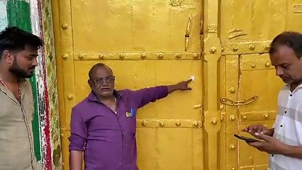 गोविंद मंदिर पर किया फायर