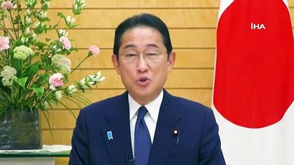 Radyoaktif suyu okyanusa boşaltmışlardı! Tepki çeken Başbakan canlı yayında balık yedi