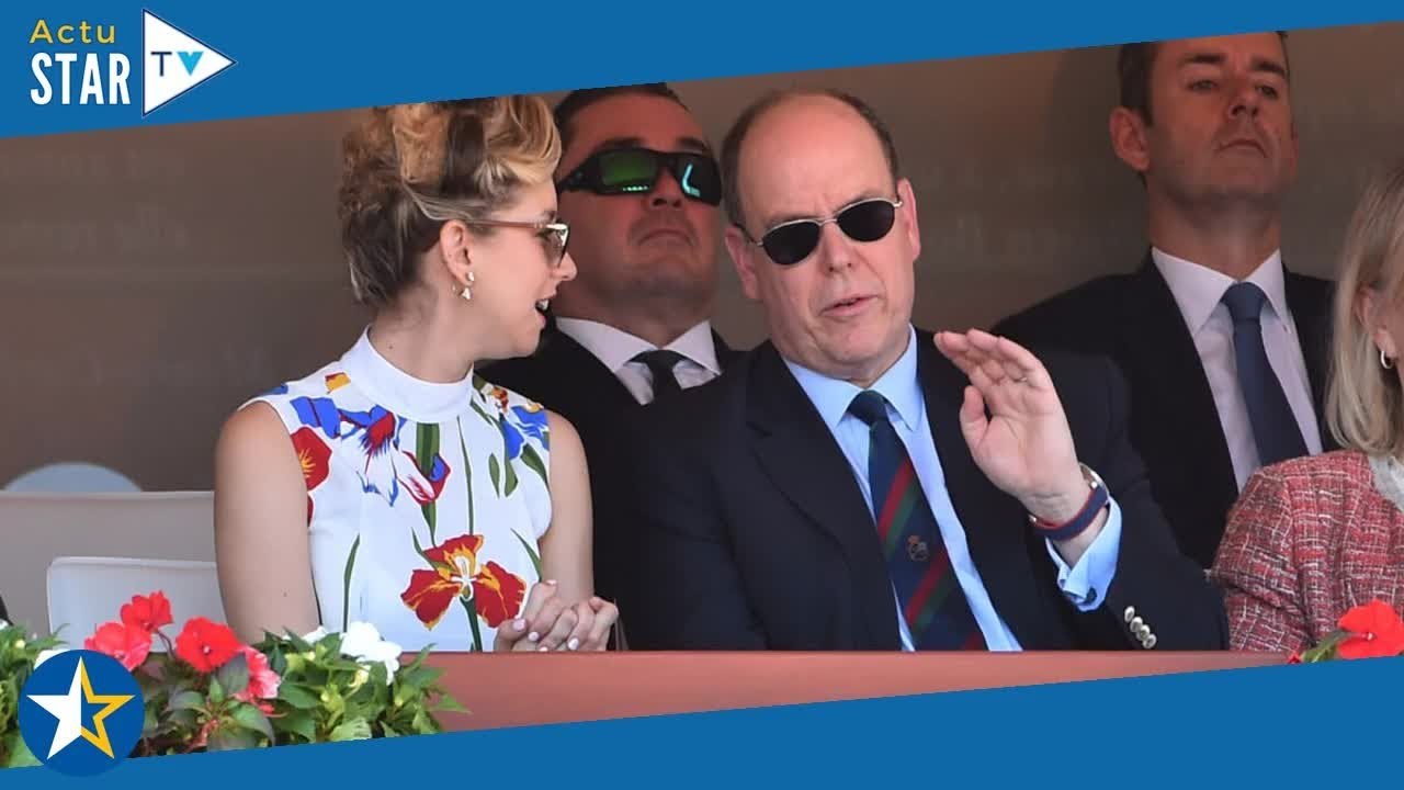 Albert de Monaco  sa fille Jazmin Grace Grimaldi près de lui pour l'été, sensuelle sirène dans un m