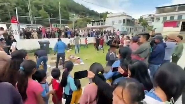 O ülkede aileler 'sapkınlığa karşı' ayaklandı! Darısı başımıza...
