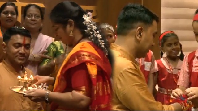 पोरवोरिम: रक्षाबंधन के मौके पर बच्चियों और महिलाओं ने मुख्यमंत्री प्रमोद सावंत को राखी बांधी।