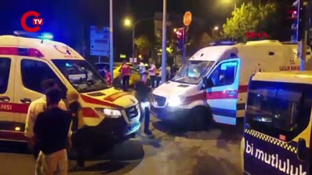 Üsküdar’da feci kaza... Dolmuş ile taksi çarpıştı!