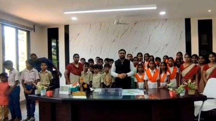 వనపర్తి: కలెక్టర్ కు రాఖీలు కట్టిన విద్యార్థులు