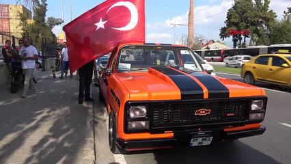 İzmir'de Motosikletliler ve Klasik Otomobilciler 30 Ağustos Zafer Bayramı'nı Kutladı