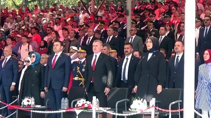 Le ministre de la Jeunesse et des Sports, Osman Askin Bak, a assisté aux célébrations du Jour de la Victoire du 30 août à Kütahya
