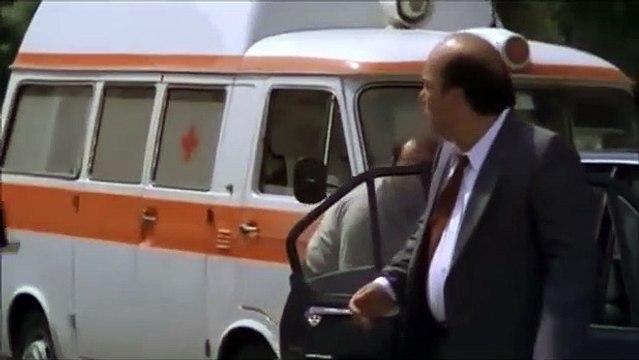 Lino Banfi Il commissario Bellachioma - Lo so che hanno detto che sono sordo Cavicchioli, ma é possibile dico io che non ti stimola niende in questa vita maleeedetta - scene divertenti da ridere dal film cult Vai avanti tu che mi vien da ridere 1982