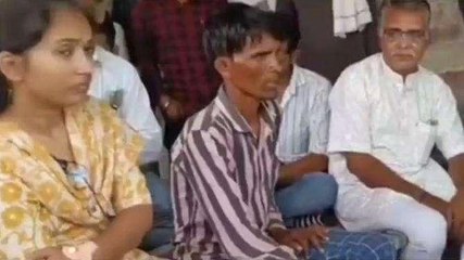 पंधाना: छात्रावास में मारपीट का मामला, पीड़ित परिवार के घर पहुंचे कांग्रेस कार्यकर्ता