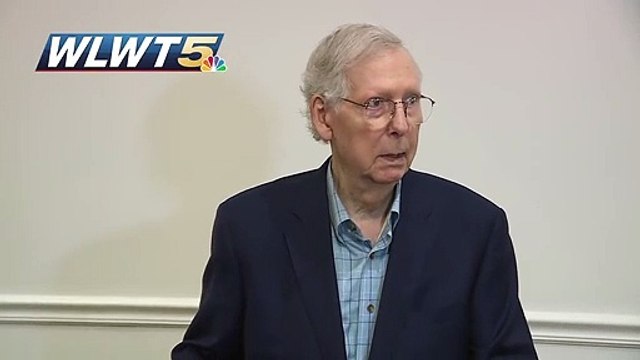Regardez le chef des républicains au Sénat américain Mitch McConnell victime d'un long moment d'absence en pleine conférence de presse, pour la deuxième fois en un mois - VIDEO