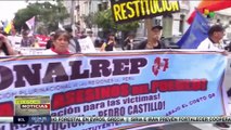 Peruanos continúan las protestas contra la corrupción gubernamental