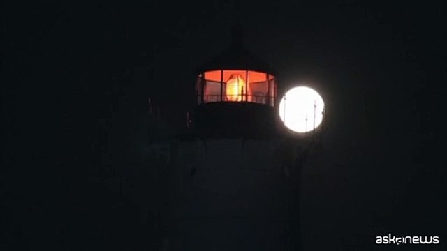 Spettacolari immagini della Superluna blu nel mondo