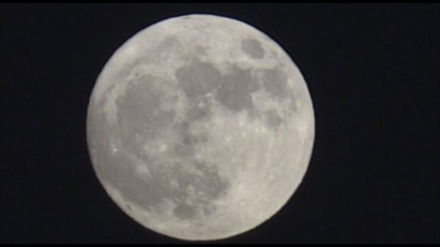 Spettacolari immagini della Superluna blu nel mondo