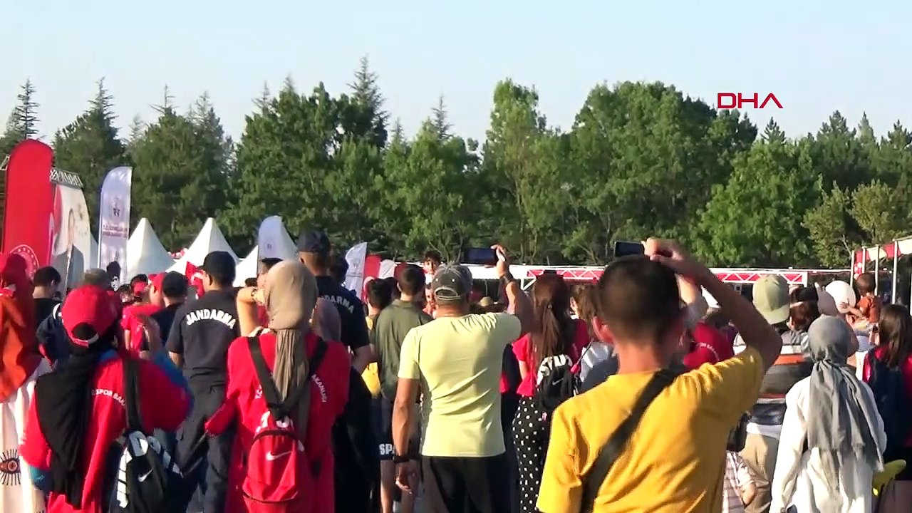 Spectacle à couper le souffle des stars et de la gendarmerie turques