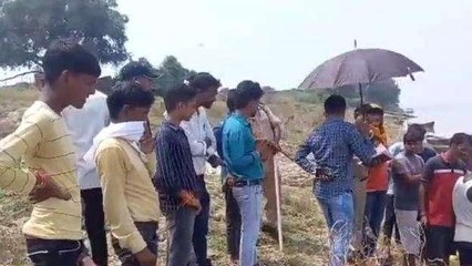 प्रयागराज: गंगा नदी में मिला किशोर का शव, मौत देख पुलिस हैरान