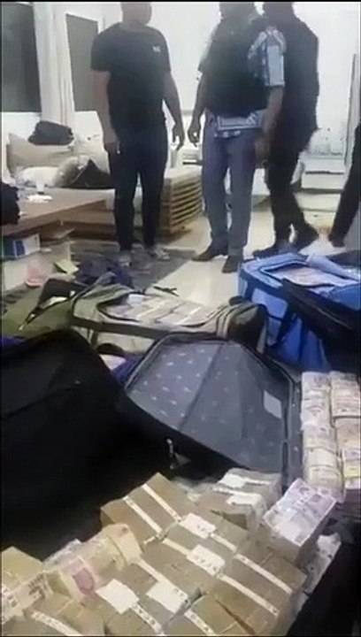 Des valises pleines d'argent trouvées dans la maison du président renversé par un coup d'État militaire au Gabon