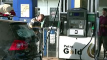 Los carburantes acumulan una subida del 12% y la gasolina toca máximos para la operación retorno