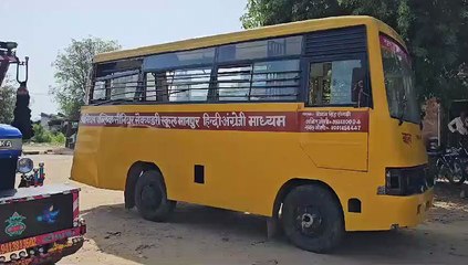 दौसा. स्कूल बस को ट्रेलर ने मारी पीछे से टक्कर, एक दर्जन से अधिक छात्र-छात्राएं घायल