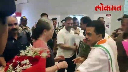 राहुल गांधी पुढे, सोनिया गांधी मागे, विमानतळावर  त्यावेळी काय झालं