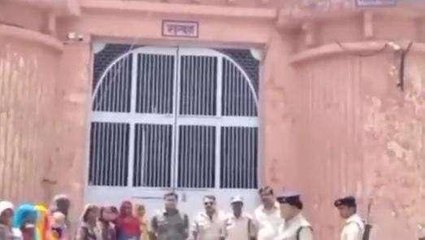 श्योपुर: जेल में बंद भाइयों की कलाई पर बहनों ने बांधी राखी