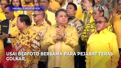 Ekspresi Prabowo Dapat Kejutan Ditunjukkan Kuda Cokelat Oleh Golkar