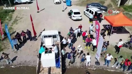 Hayalet ağları temizlenme çalışmaları devam ederken Sapanca Gölü'ne 100 bin sazan salındı
