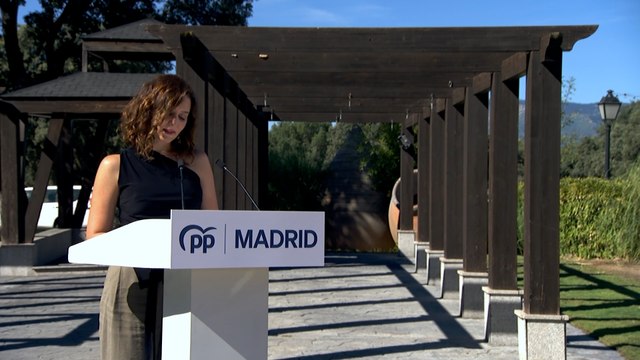 Ayuso respalda a Feijóo y apoya estudiar todas las posibilidades ante un frente anti