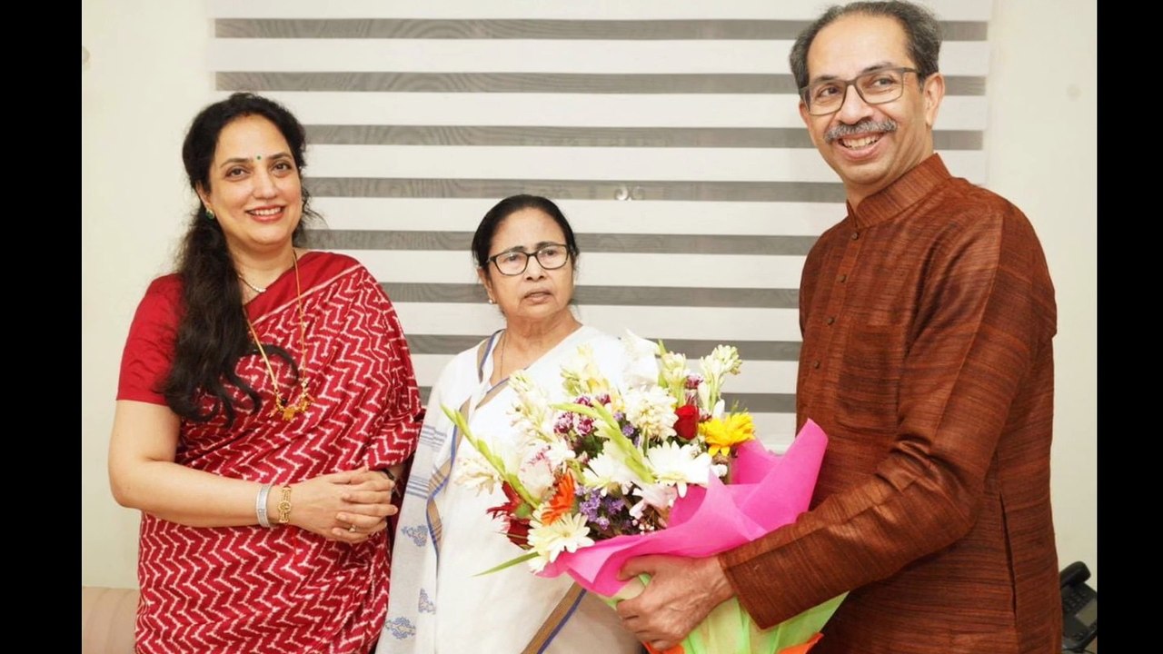 Mamata ties rakhi to Uddhav, Aaditya ahead of I.N.D.I.A meet HD 1080p_MEDIUM_FR30