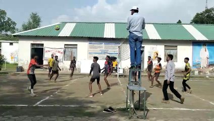 उत्कृष्ट विद्यालय खेल मैदान में हुई वॉलीबॉल प्रतियोगिता