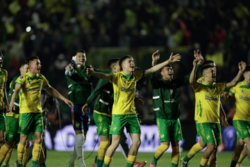 ديفينسيا إي خوستيسيا يحجز مقعده في نصف النهائي