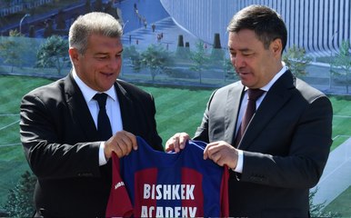 برشلونة يفتتح أكاديمية لكرة القدم في قيرغيزستان