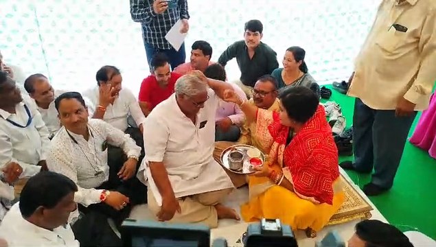 स्वच्छता सैनिकों को बांधी राखी, लिया शहर को सुंदर रखने का वचन