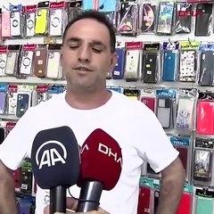 Müşteri gibi girdi, telefonu alıp kaçtı