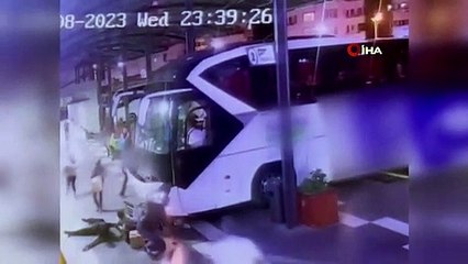 Edremit Otogarı'nda Otobüs Kazası: 2 Çocuk Ucuz Atlattı