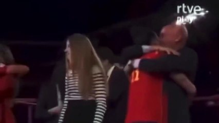 Olayların ardı arkası kesilmiyor! Rubiales'e destek vermek için açlık grevine başlayan annesi, hastaneye kaldırıldı